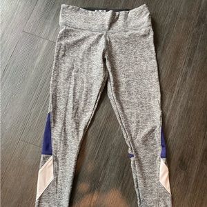 Pink workout leggings.